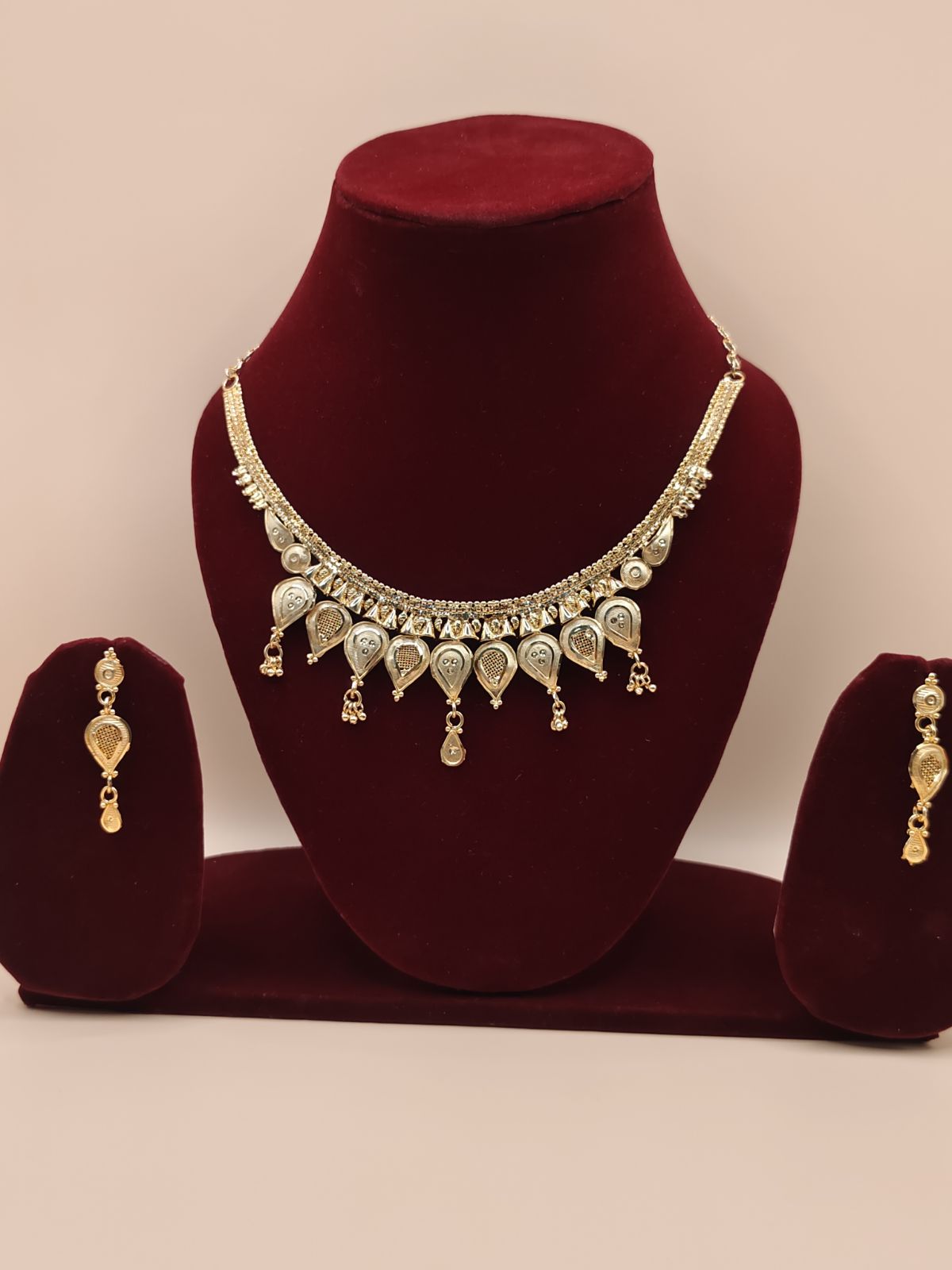 Traditional Gold-Tone Antique Necklace Set with Matching Earrings