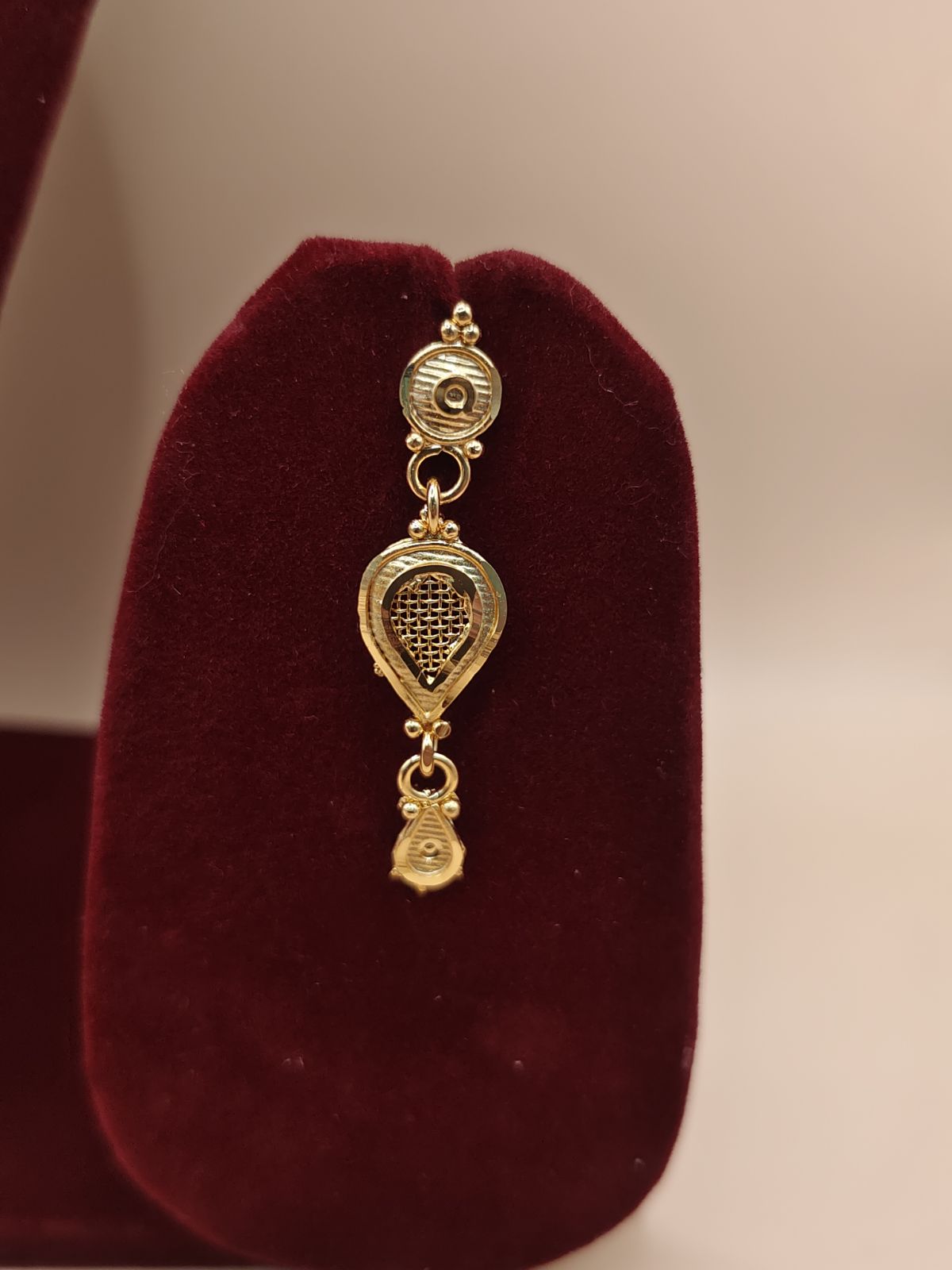 Traditional Gold-Tone Antique Necklace Set with Matching Earrings