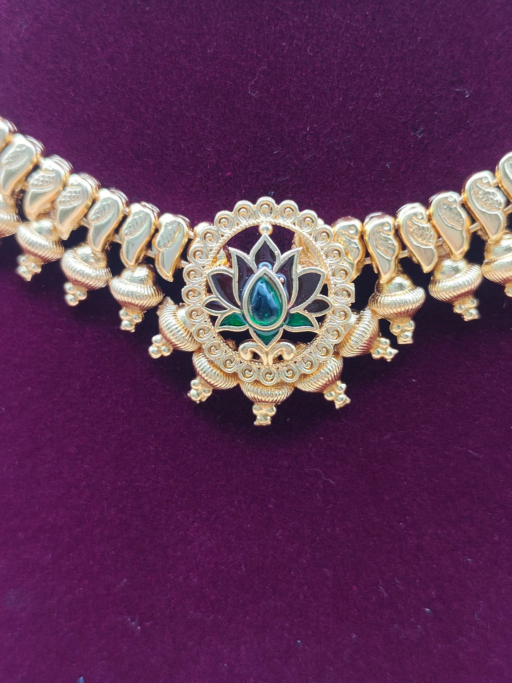 Antique Gold Temple Choker Necklace with Green Stone