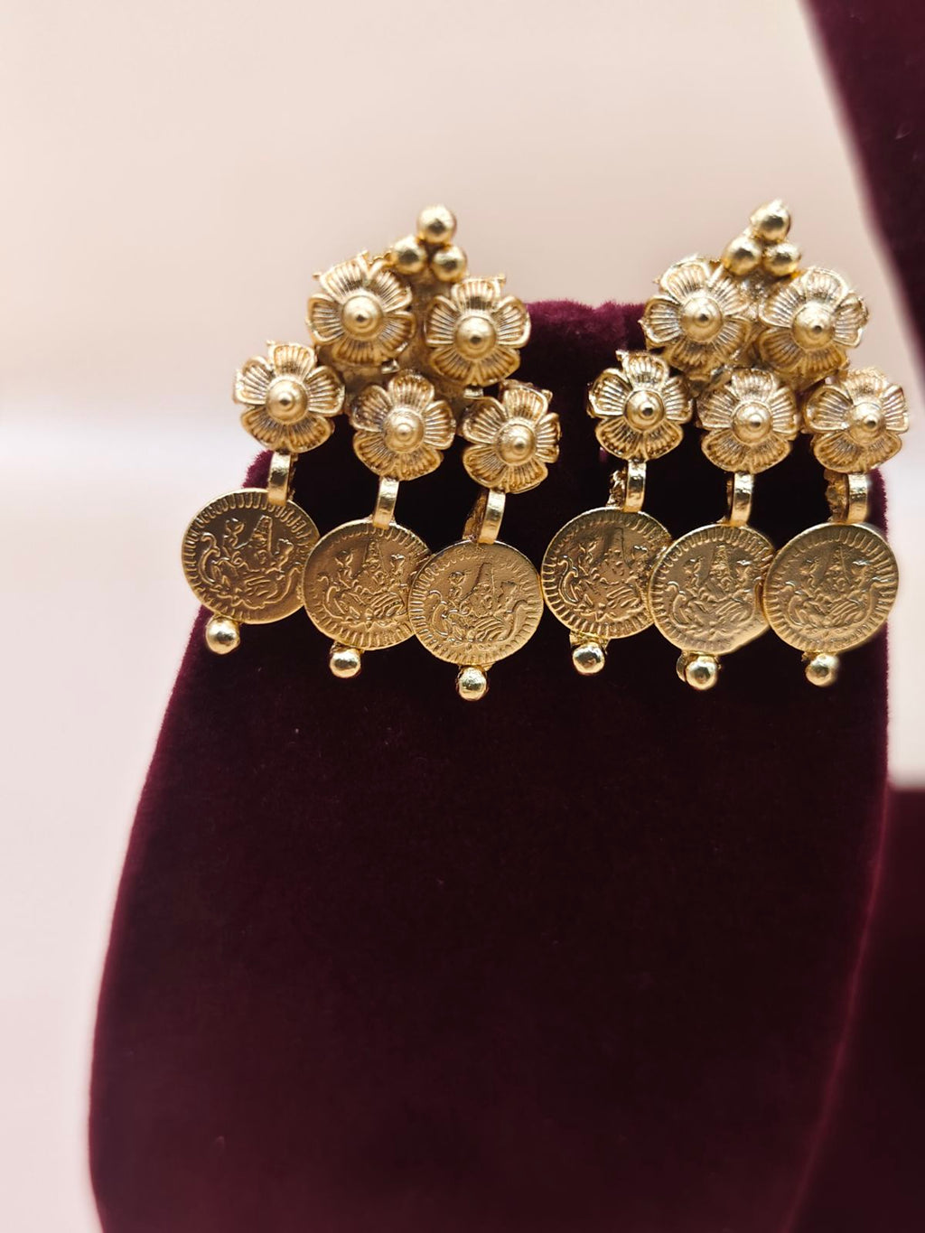 Antique gold-finish for a classic temple jewelry look