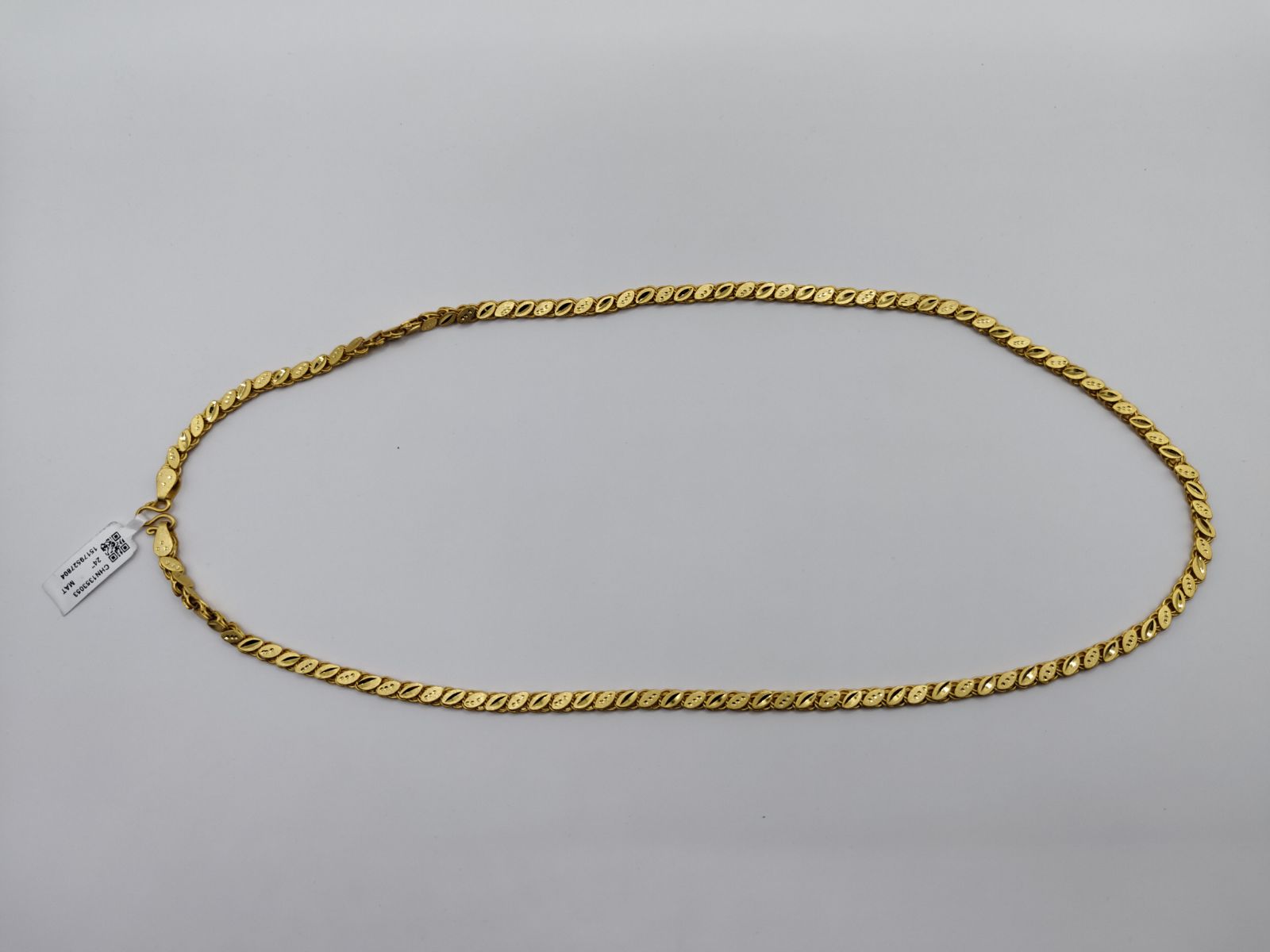Gold-Finish Leaf Pattern Chain