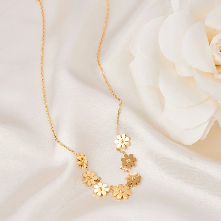 Gold Daisy Flower Necklace