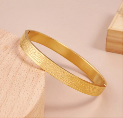 Leather Pattern Bracelet For Men (7 Inch)